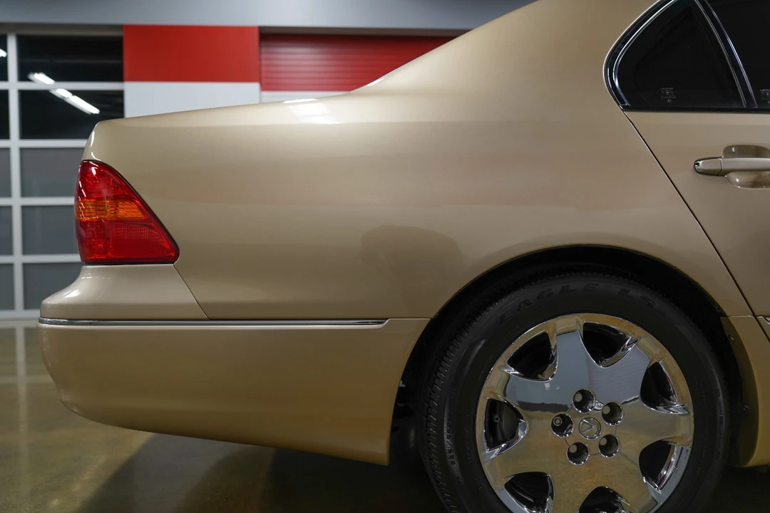 2002 Lexus LS 3rd Gen - Image 20 of 31