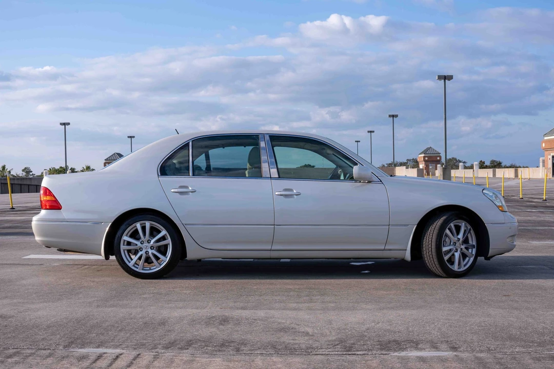 2002 Lexus LS 3rd Gen - Image 5 of 31
