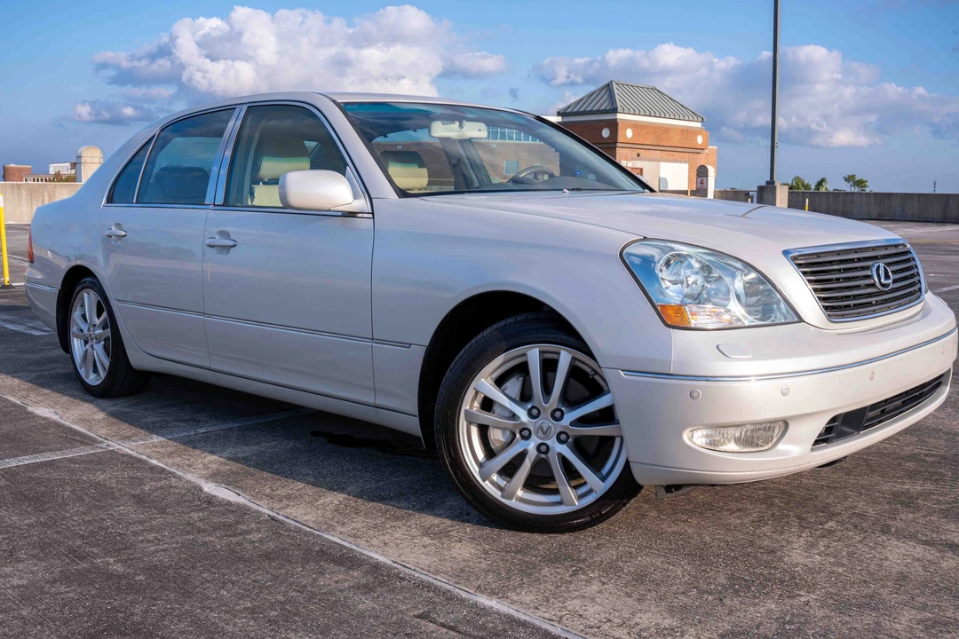 2002 Lexus LS 3rd Gen - Image 2 of 31