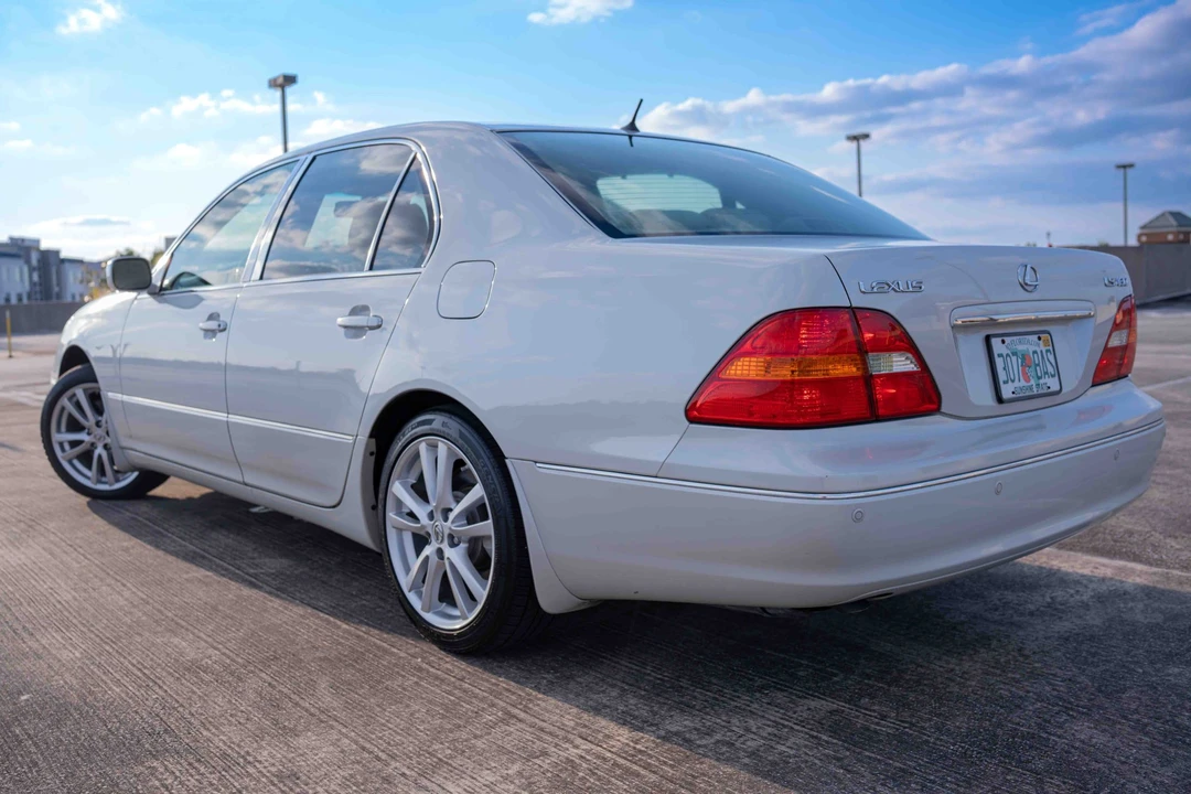 2002 Lexus LS 3rd Gen - Image 12 of 31