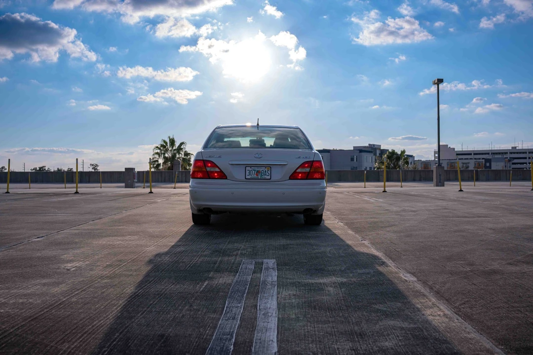 2002 Lexus LS 3rd Gen - Image 9 of 31