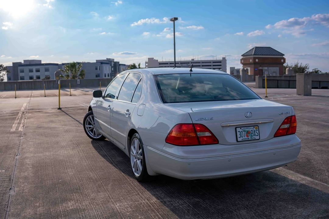 2002 Lexus LS 3rd Gen - Image 10 of 31