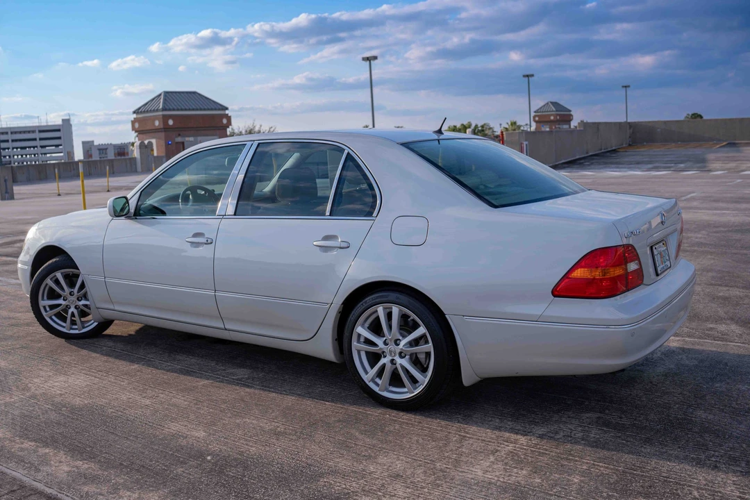 2002 Lexus LS 3rd Gen - Image 13 of 31