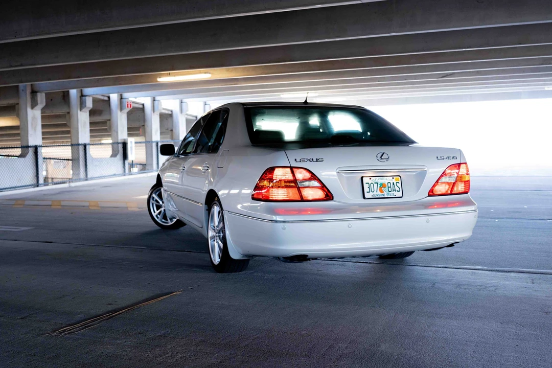 2002 Lexus LS 3rd Gen - Image 21 of 31