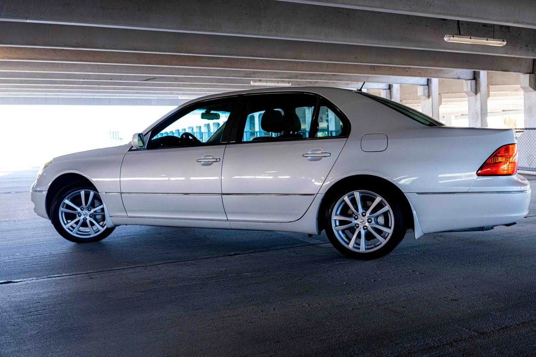 2002 Lexus LS 3rd Gen - Image 23 of 31