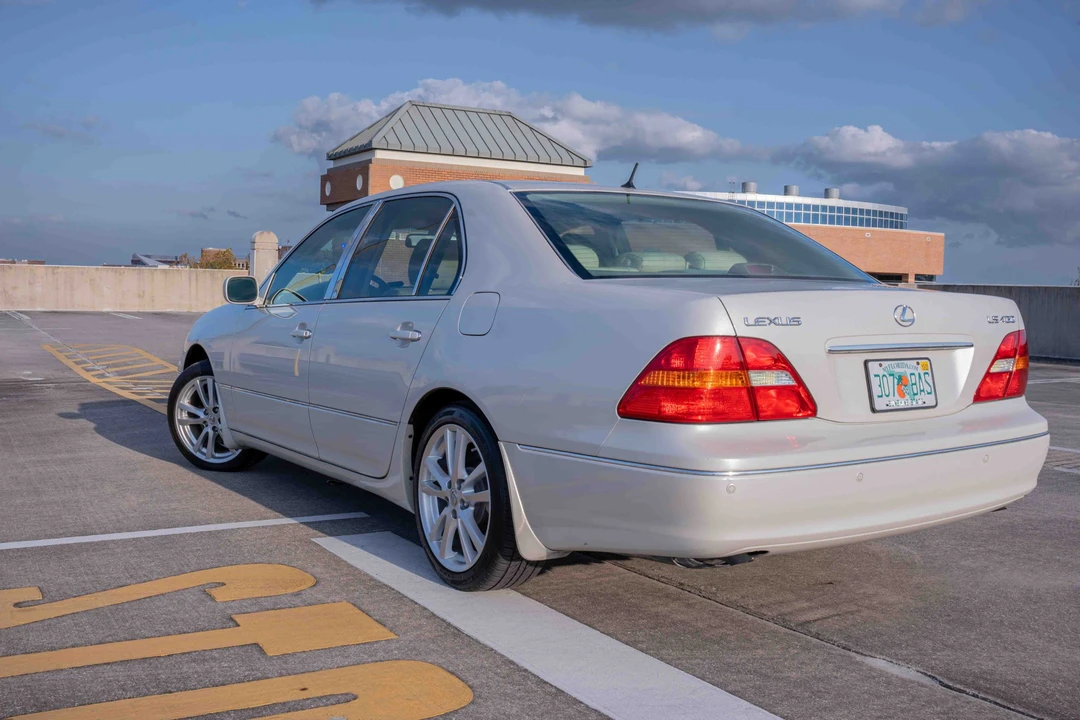 2002 Lexus LS 3rd Gen - Image 11 of 31