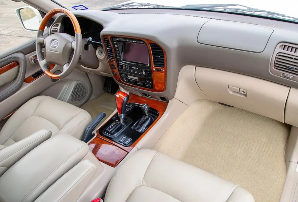 2002 Lexus LX 2nd Gen - Image 17 of 19