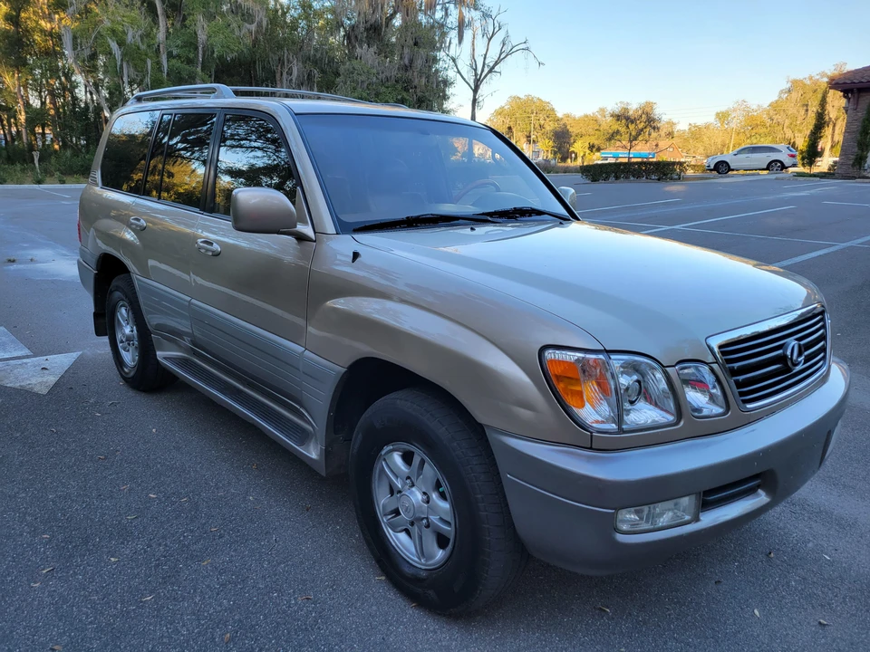 2002 Lexus LX 2nd Gen - Image 14 of 31