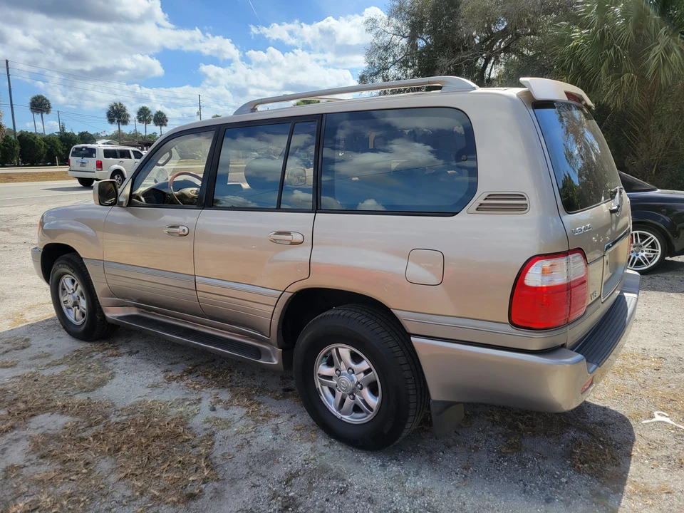 2002 Lexus LX 2nd Gen - Image 9 of 31
