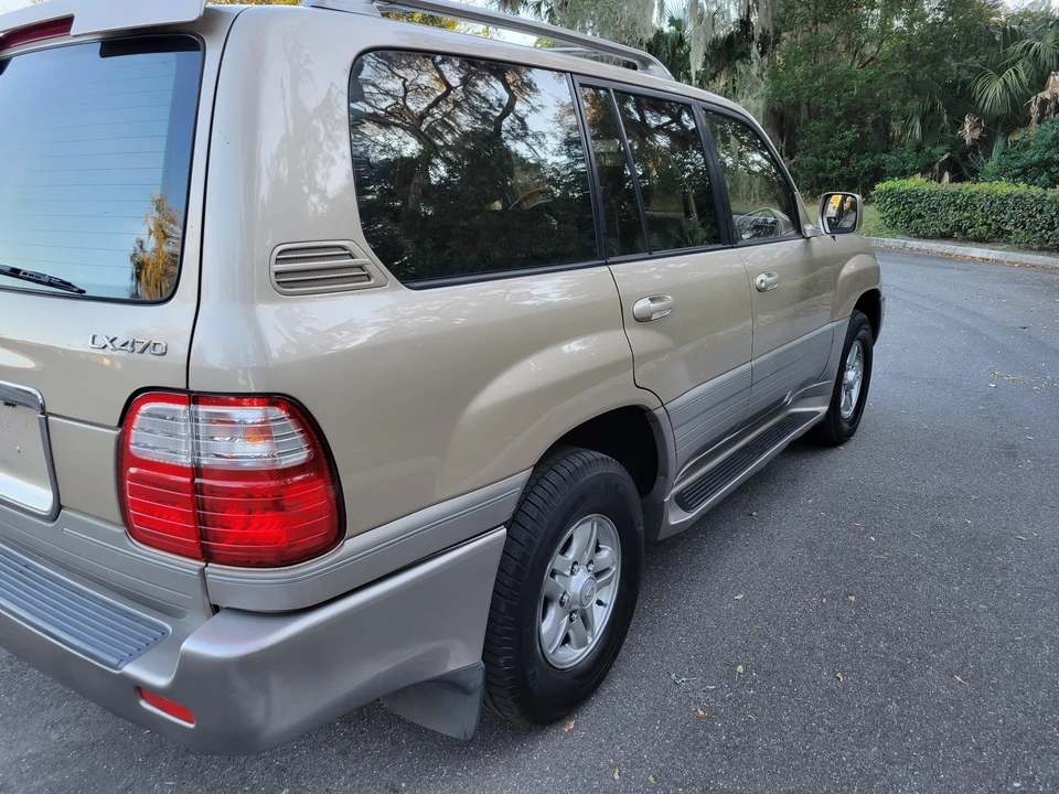 2002 Lexus LX 2nd Gen - Image 16 of 31
