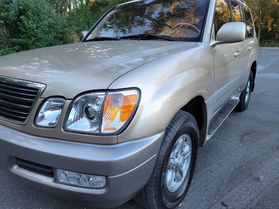 2002 Lexus LX 2nd Gen - Image 15 of 31