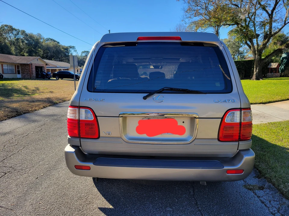 2002 Lexus LX 2nd Gen - Image 10 of 31