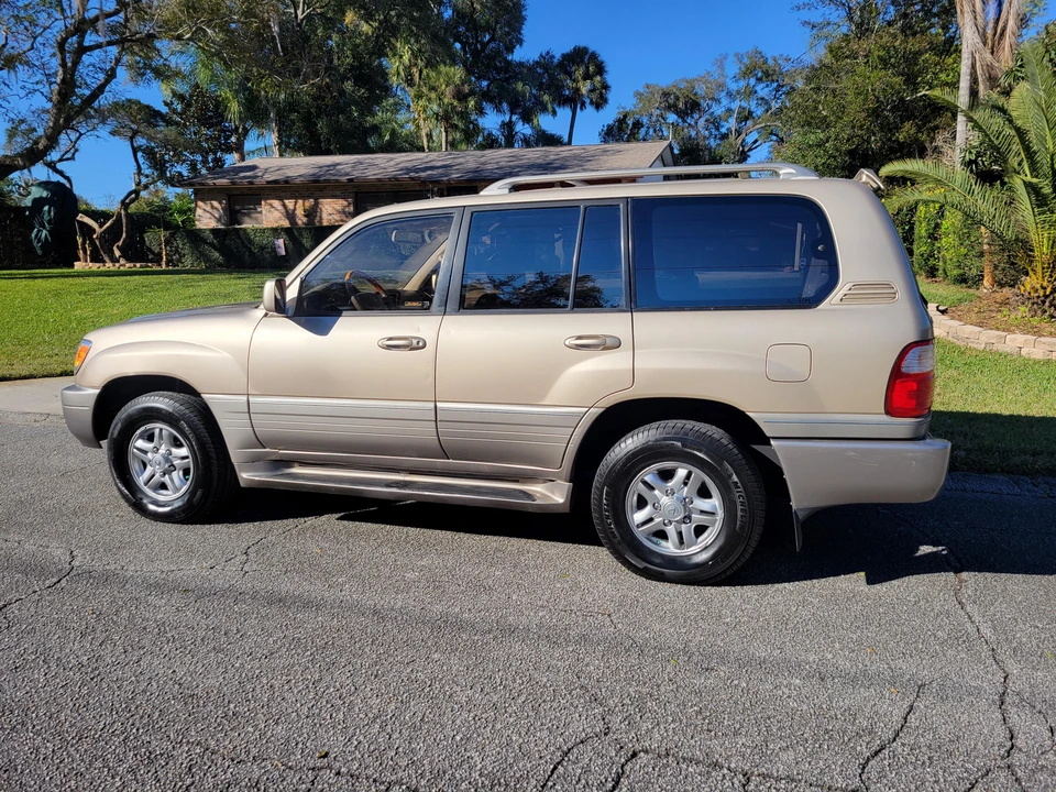 2002 Lexus LX 2nd Gen - Image 8 of 31