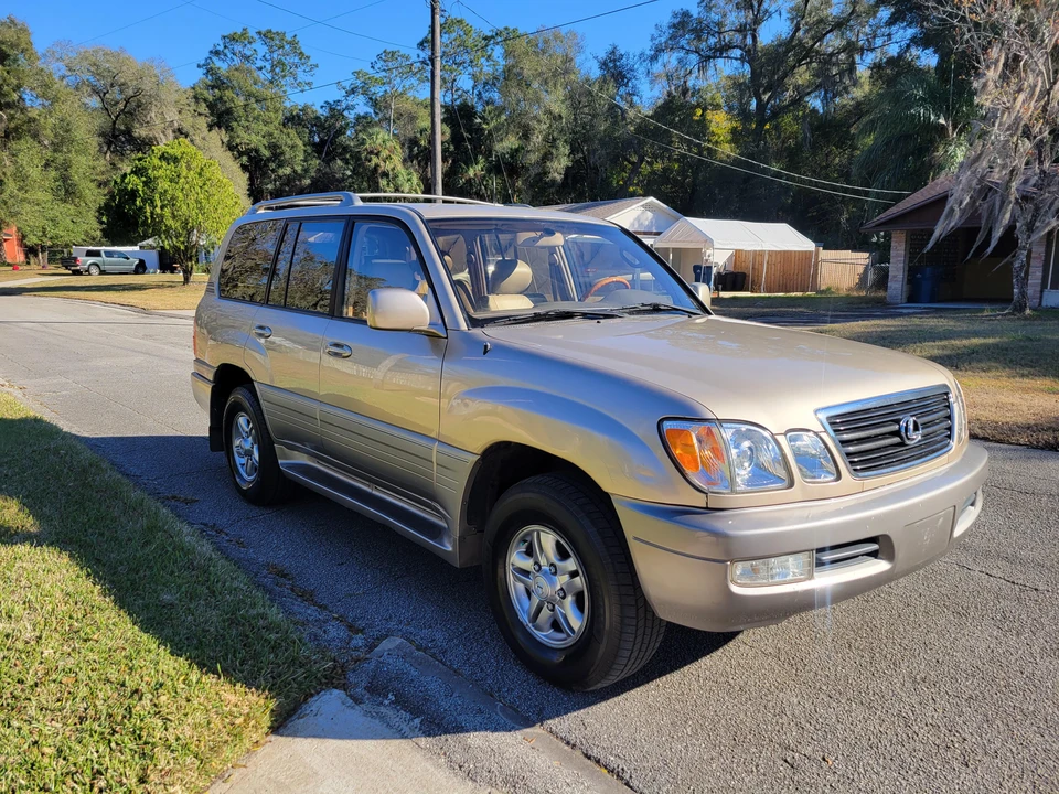 2002 Lexus LX 2nd Gen - Image 13 of 31
