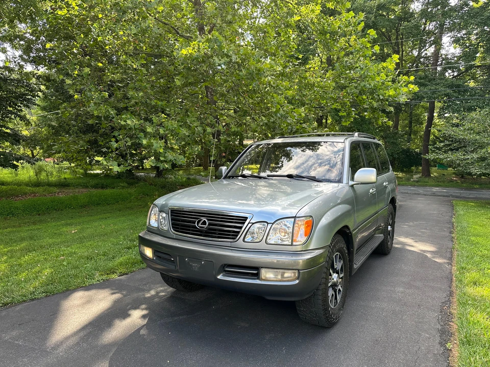 2002 Lexus LX 2nd Gen - Image 9 of 31