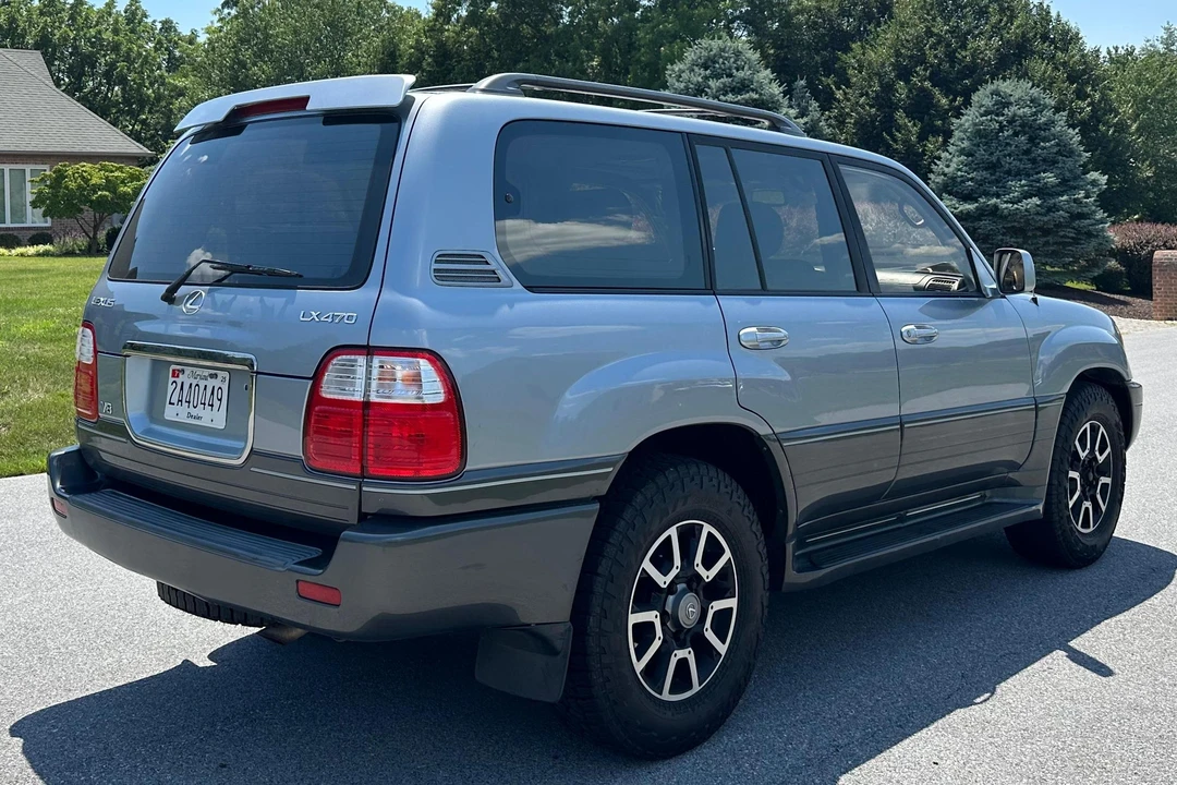 2002 Lexus LX 2nd Gen - Image 4 of 31
