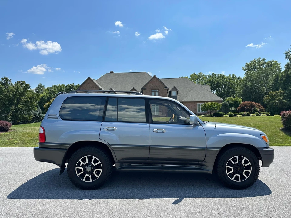 2002 Lexus LX 2nd Gen - Image 22 of 31