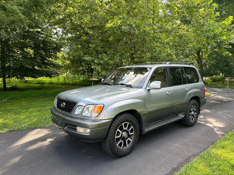2002 Lexus LX 2nd Gen - Image 12 of 31