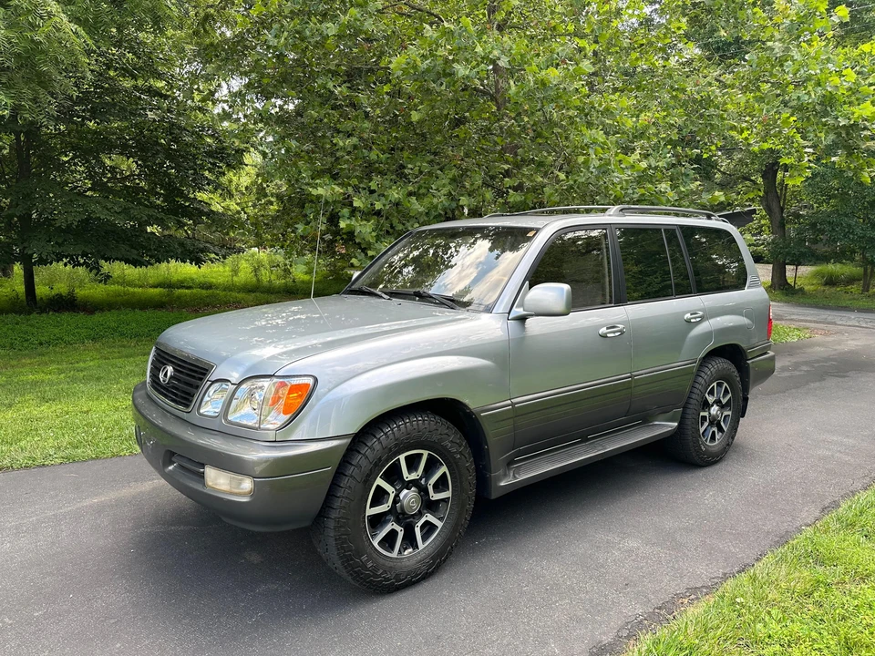 2002 Lexus LX 2nd Gen - Image 13 of 31