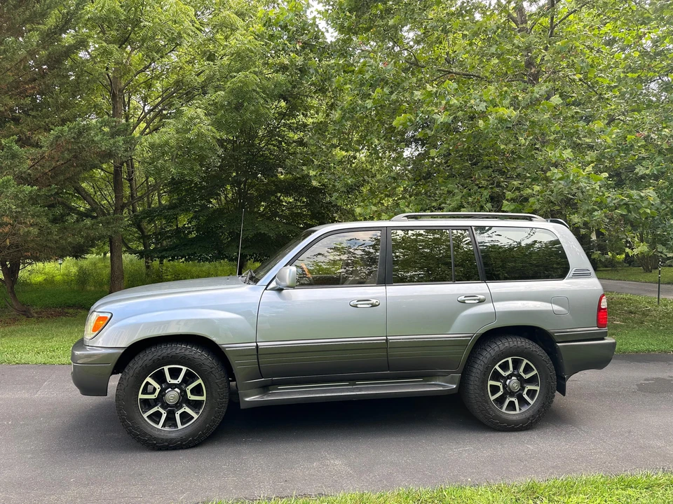 2002 Lexus LX 2nd Gen - Image 16 of 31