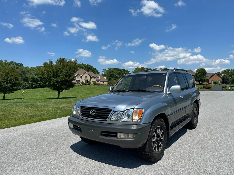2002 Lexus LX 2nd Gen - Image 10 of 31