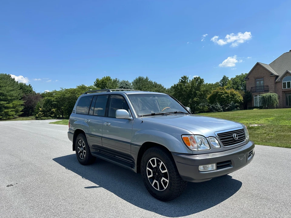 2002 Lexus LX 2nd Gen - Image 26 of 31