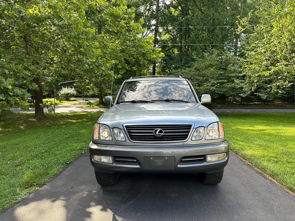 2002 Lexus LX 2nd Gen - Image 6 of 31