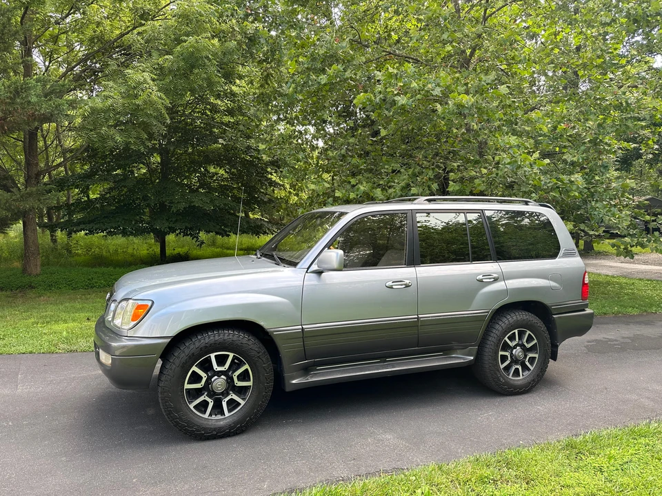 2002 Lexus LX 2nd Gen - Image 15 of 31