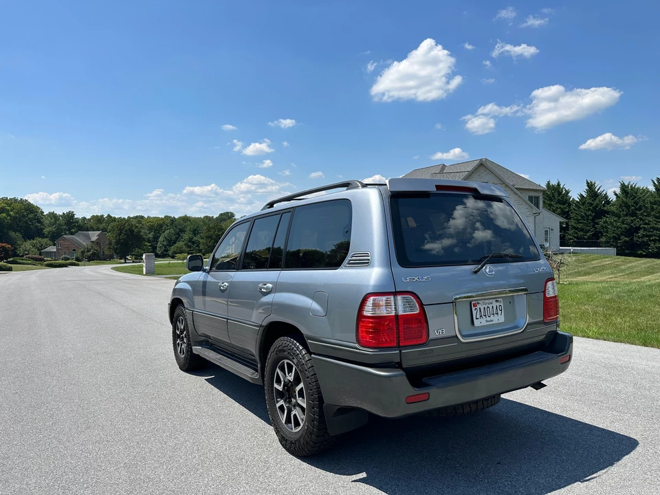 2002 Lexus LX 2nd Gen - Image 18 of 31
