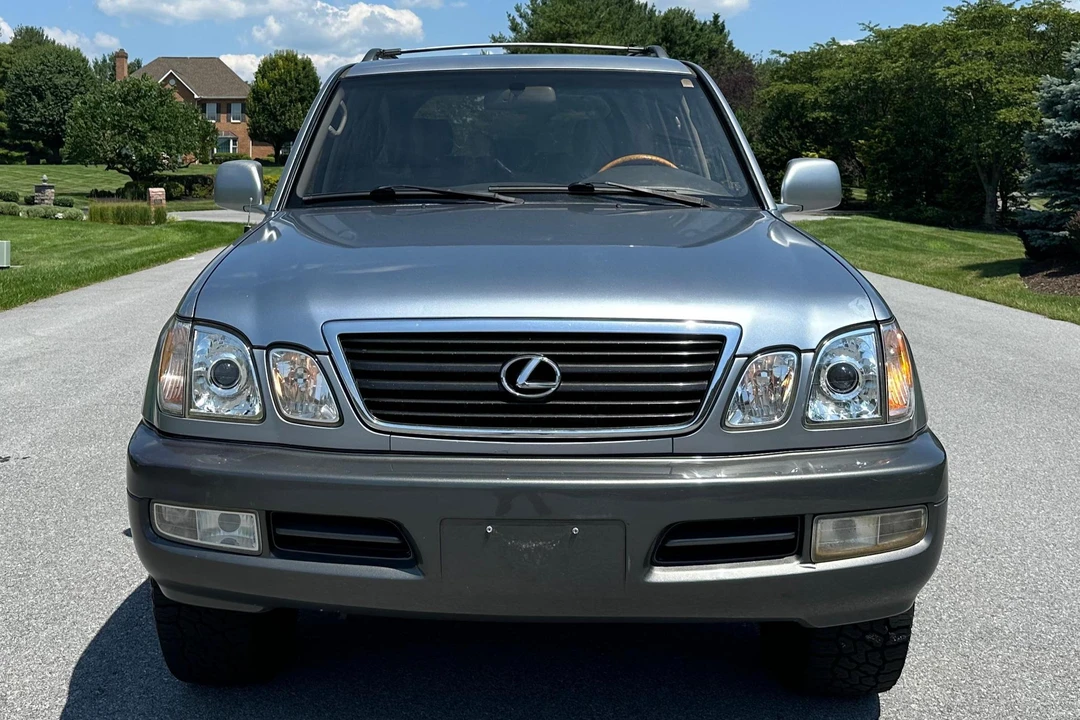 2002 Lexus LX 2nd Gen - Image 2 of 31