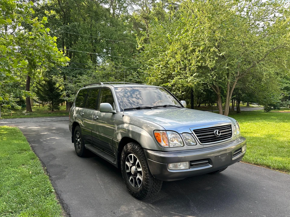 2002 Lexus LX 2nd Gen - Image 27 of 31