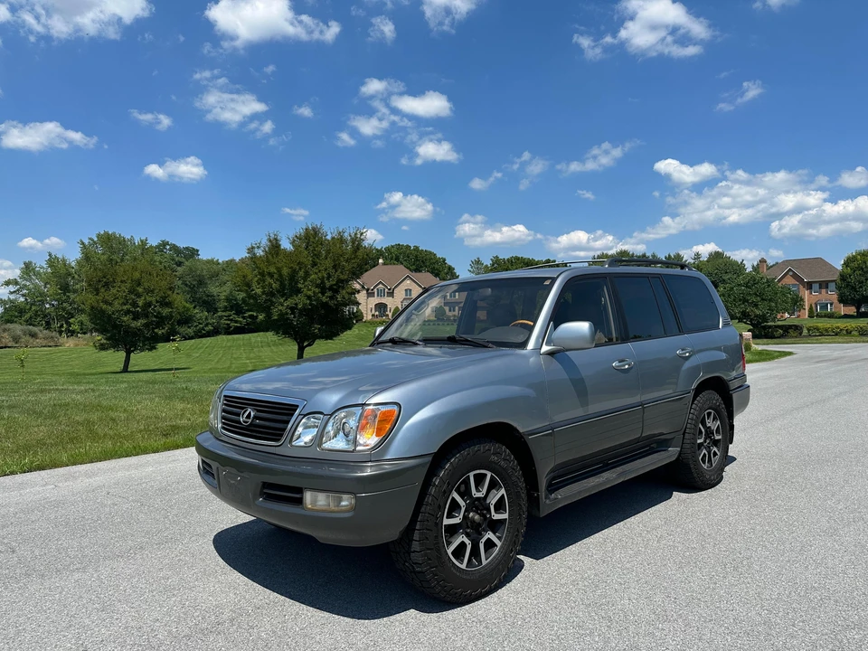 2002 Lexus LX 2nd Gen - Image 11 of 31