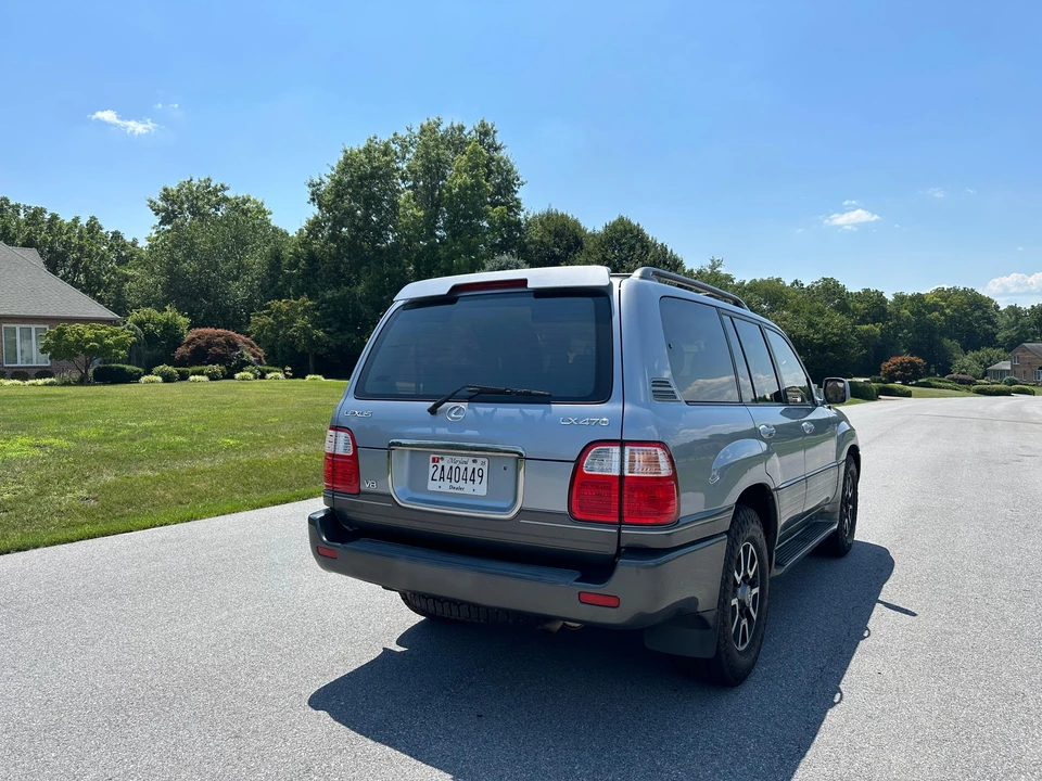 2002 Lexus LX 2nd Gen - Image 19 of 31