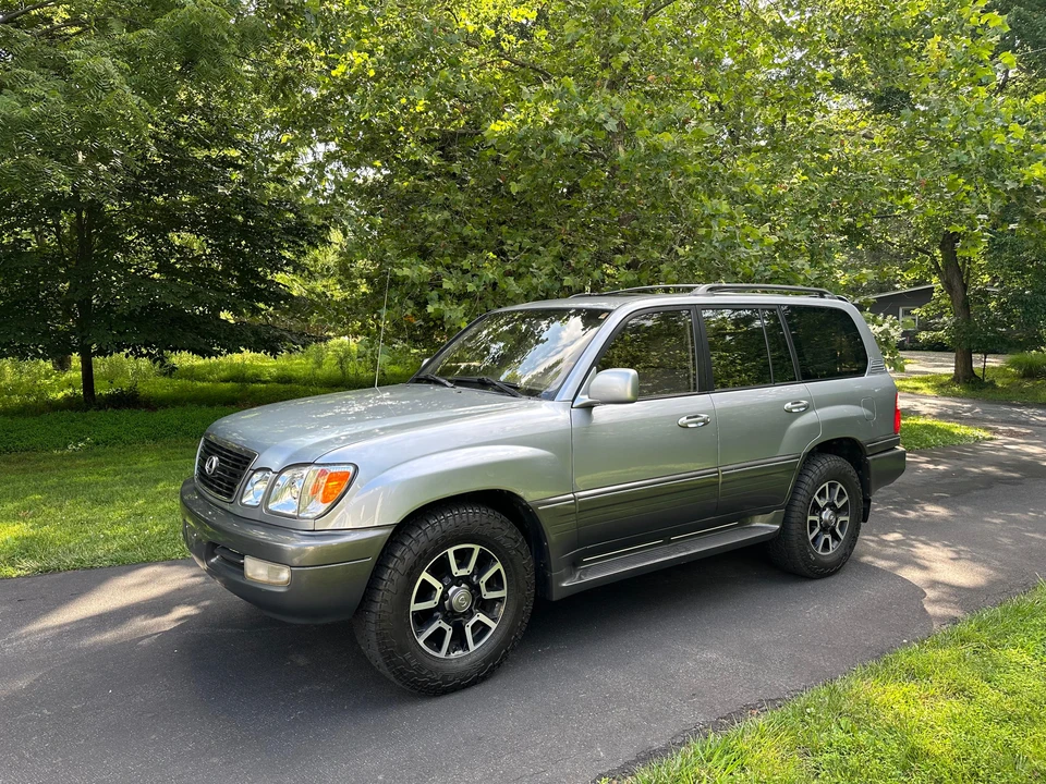 2002 Lexus LX 2nd Gen - Image 14 of 31