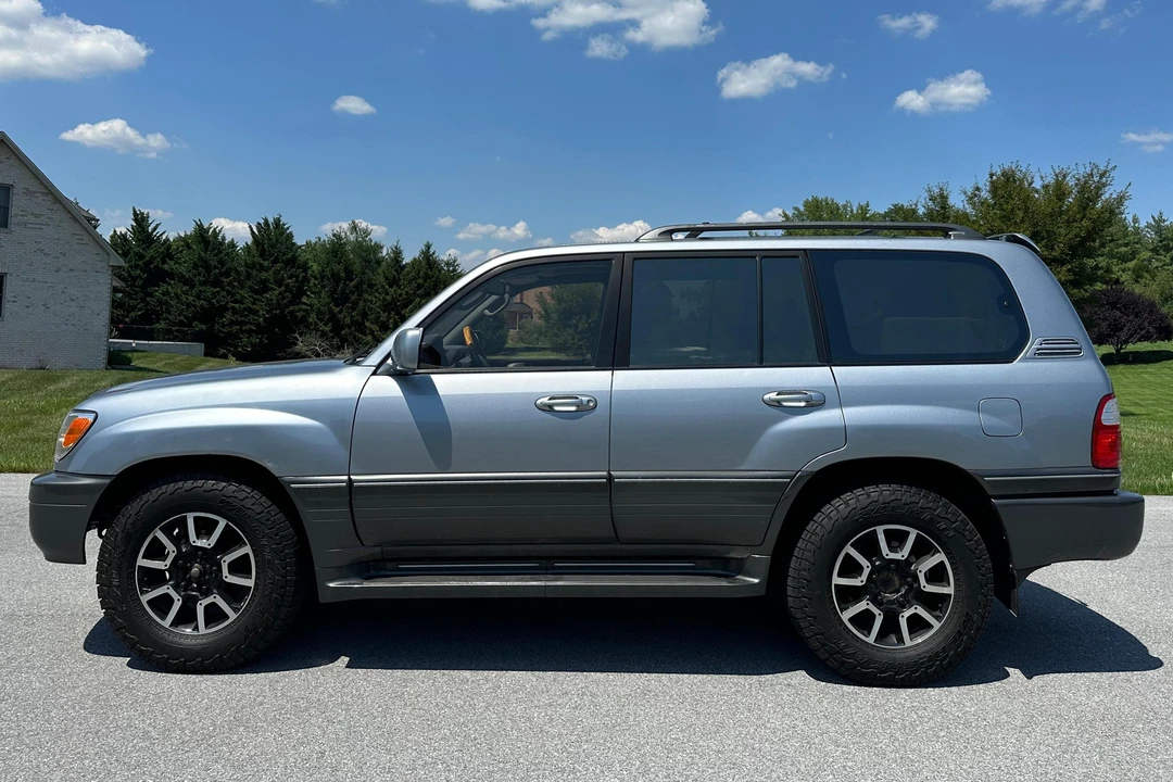 2002 Lexus LX 2nd Gen - Image 3 of 31