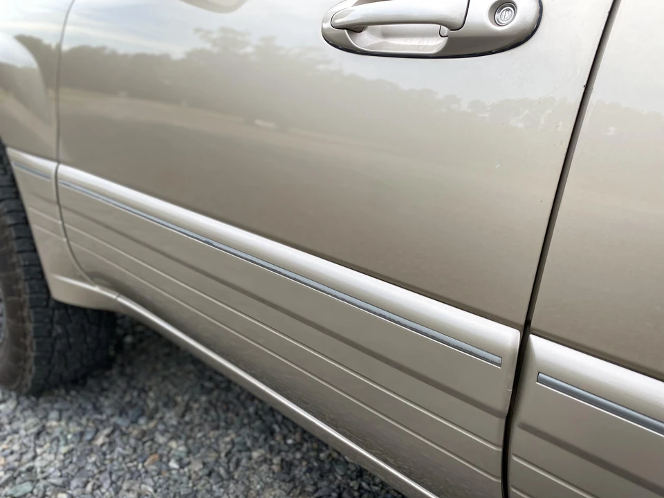 2002 Lexus LX 2nd Gen - Image 23 of 31