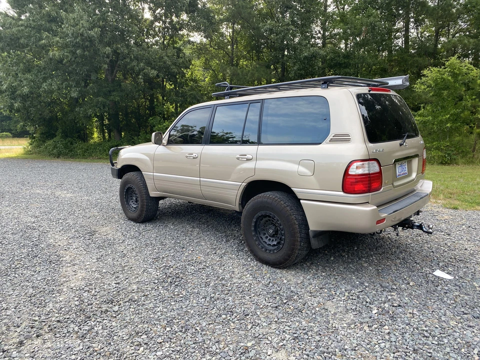2002 Lexus LX 2nd Gen - Image 9 of 31