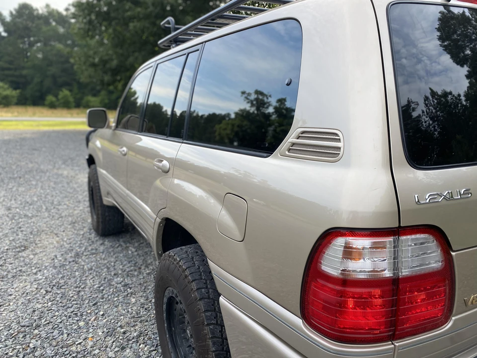 2002 Lexus LX 2nd Gen - Image 27 of 31