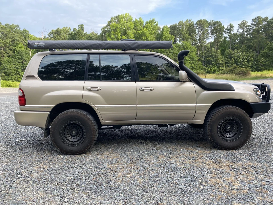 2002 Lexus LX 2nd Gen - Image 10 of 31
