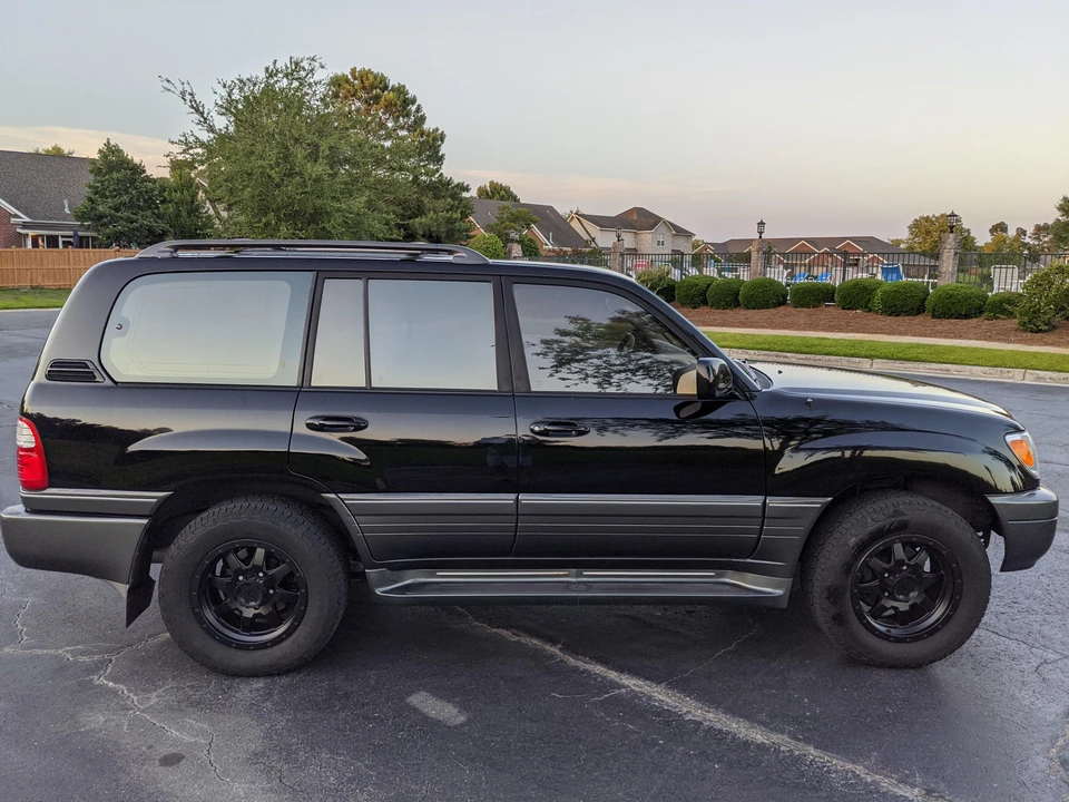 2002 Lexus LX 2nd Gen - Image 11 of 31