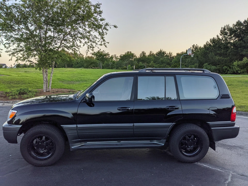 2002 Lexus LX 2nd Gen - Image 8 of 31