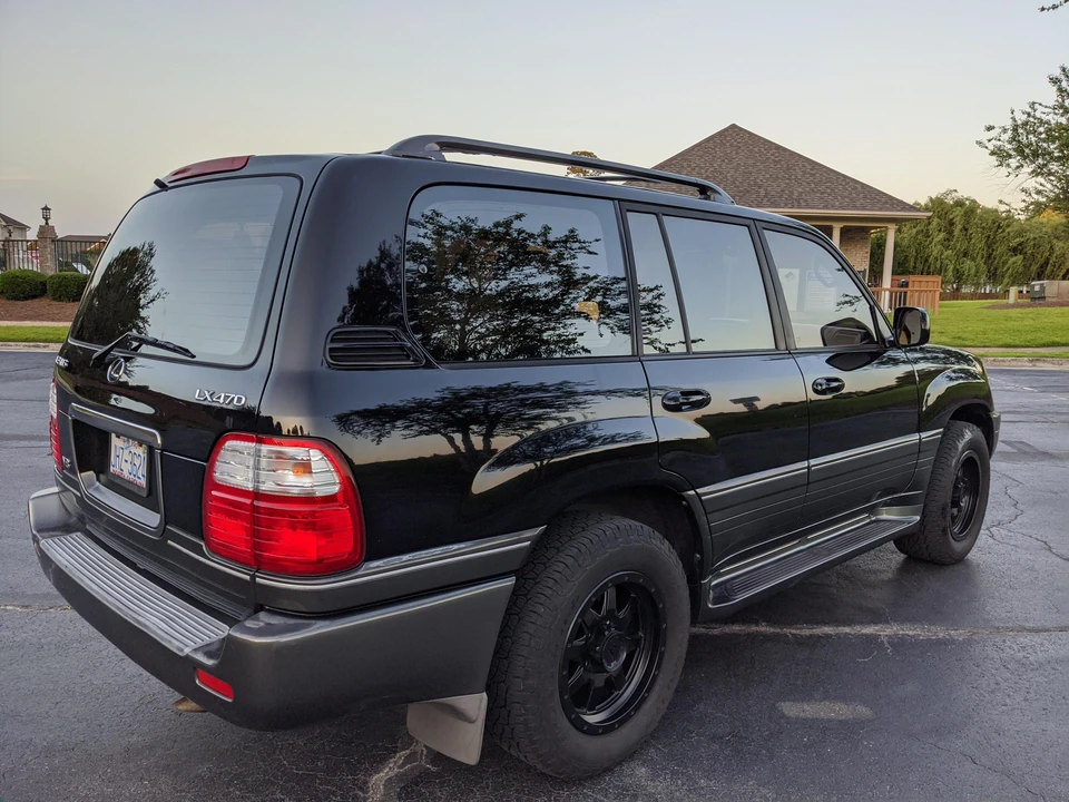 2002 Lexus LX 2nd Gen - Image 10 of 31