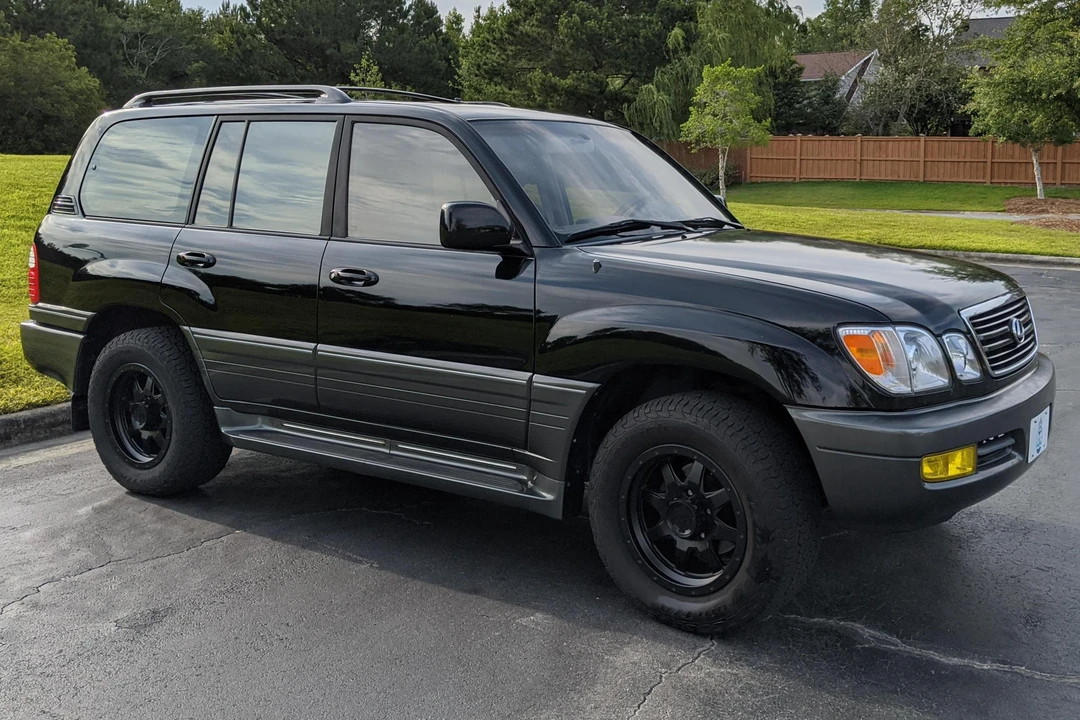 2002 Lexus LX 2nd Gen - Image 3 of 31