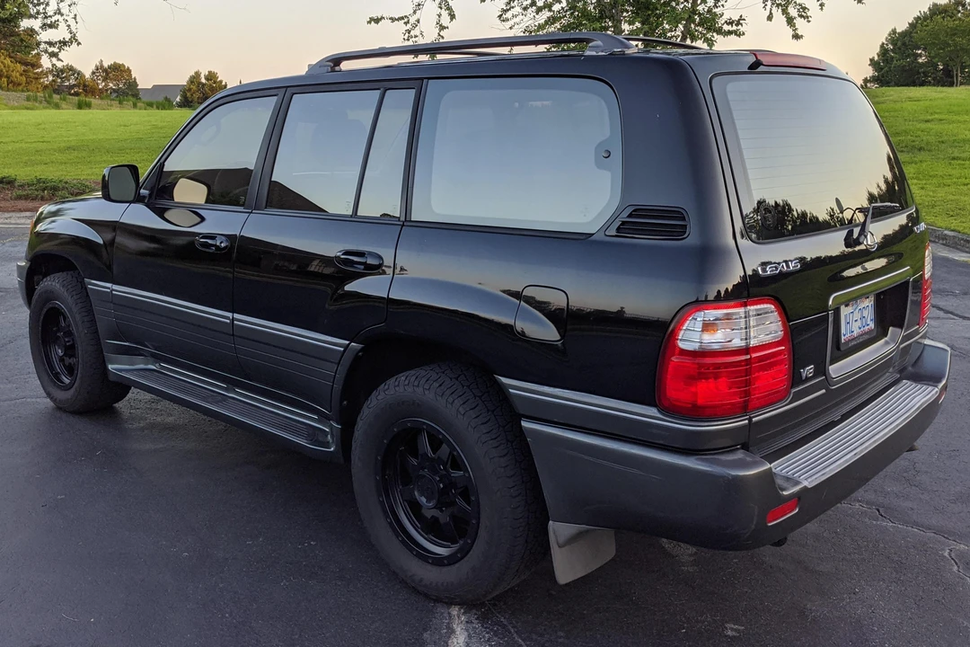 2002 Lexus LX 2nd Gen - Image 4 of 31