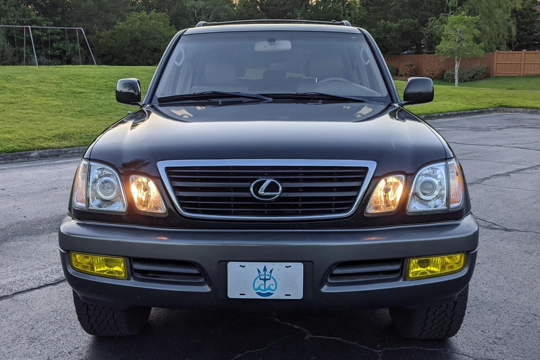 2002 Lexus LX 2nd Gen - Image 2 of 31