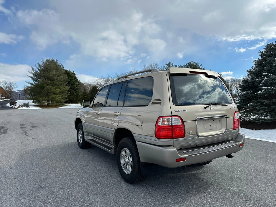 2002 Lexus LX 2nd Gen - Image 26 of 31