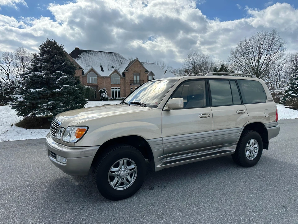 2002 Lexus LX 2nd Gen - Image 15 of 31