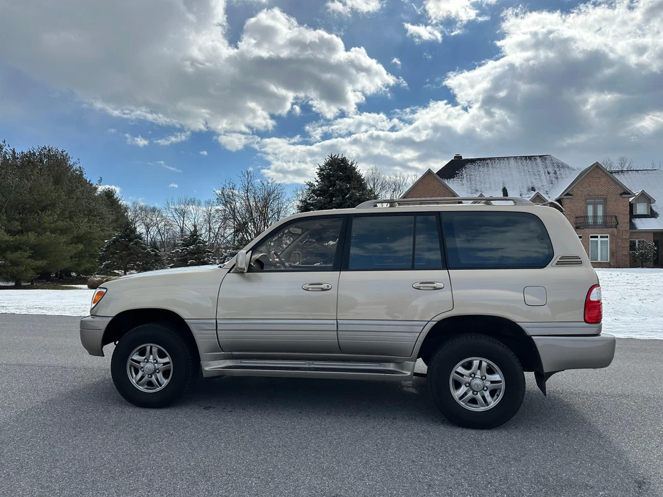 2002 Lexus LX 2nd Gen - Image 20 of 31