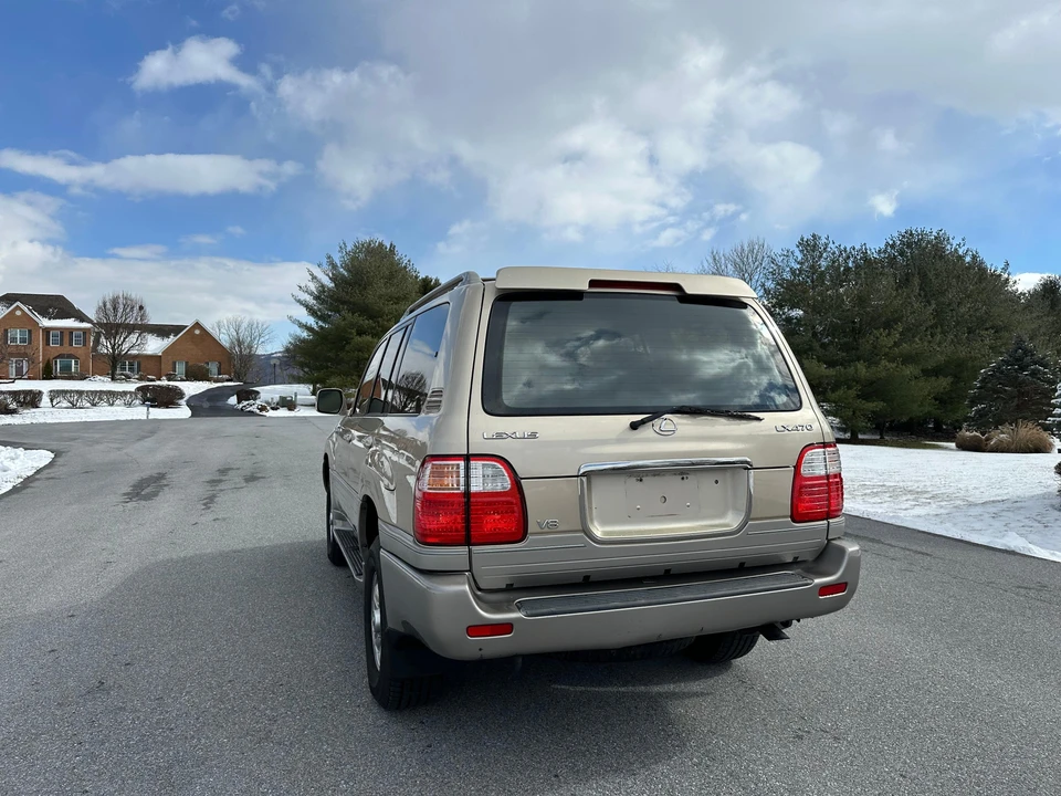 2002 Lexus LX 2nd Gen - Image 28 of 31