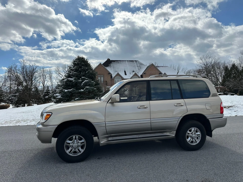 2002 Lexus LX 2nd Gen - Image 17 of 31